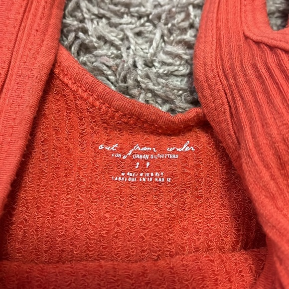 URBAN OUTFITTERS WOMANS TANK - Picture 2 of 5